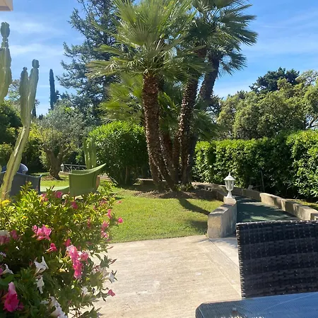 - Le Saint Georges Avec Superbe Jardin Et Vue Panoramique